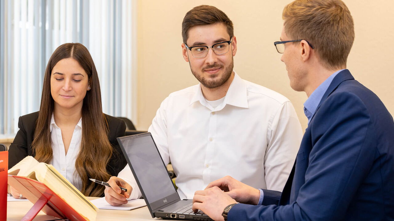 Arbeitssituation – Steuerberater Schneider Pohlmann Brückmann in Leverkusen